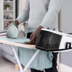 RUSSELL HOBBS 24420-56 Steam Power Dampfbügelstation -Luft Wrame Haus Geschaft 14295fb27fa294246c252b31ab6af969