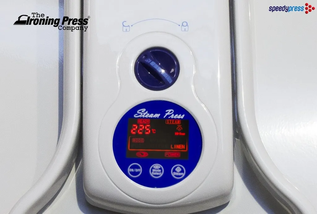 Dampfbügelpresse Ultra XL Von Speedypress - Die Größte & Fortschrittschlichste Heimdampfbügelpresse In Europa (90cm Y 31cm; 2.200watt) Für Superschnelles Bügeln (+ Ersatzabdeckung & Schaumstoff-Unterfilz UVP 45,00 € + Weiteres Zubehör GRATIS) 9 Dampfbügelpresse Ultra XL Von Speedypress - Die Größte & Fortschrittschlichste Heimdampfbügelpresse In Europa (90cm Y 31cm; 2.200watt) Für Superschnelles Bügeln (+ Ersatzabdeckung & Schaumstoff-Unterfilz UVP 45,00 € + Weiteres Zubehör GRATIS) – Bild 9