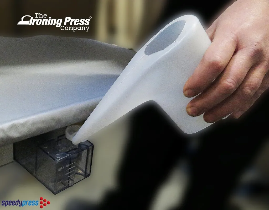 Dampfbügelpresse Ultra XL Von Speedypress - Die Größte & Fortschrittschlichste Heimdampfbügelpresse In Europa (90cm Y 31cm; 2.200watt) Für Superschnelles Bügeln (+ Ersatzabdeckung & Schaumstoff-Unterfilz UVP 45,00 € + Weiteres Zubehör GRATIS) 8 Dampfbügelpresse Ultra XL Von Speedypress - Die Größte & Fortschrittschlichste Heimdampfbügelpresse In Europa (90cm Y 31cm; 2.200watt) Für Superschnelles Bügeln (+ Ersatzabdeckung & Schaumstoff-Unterfilz UVP 45,00 € + Weiteres Zubehör GRATIS) – Bild 8