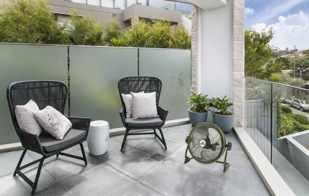 Bestron Kabelloser, Aufladbarer Bodenventilator, Vertikal Verstellbar, Höhe: 36,8 Cm, Ø 35 Cm, 25 W, Oliv 3 Bestron Kabelloser, Aufladbarer Bodenventilator, Vertikal Verstellbar, Höhe: 36,8 Cm, Ø 35 Cm, 25 W, Oliv – Bild 3