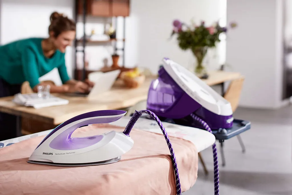 Philips PerfectCare Performer Dampfbügelstation, Keramikbügelsohle, 120 G/min, 6.5 Bar, 2600 W, Violett (GC8752/30) 4 Philips PerfectCare Performer Dampfbügelstation, Keramikbügelsohle, 120 G/min, 6.5 Bar, 2600 W, Violett (GC8752/30) – Bild 4