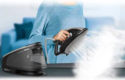 Tefal Express Easy SV6140 Dampferzeuger Bügeleisen Bis Zu 30% * Weniger Zeit Zum Bügeln Efficint Perfekte Ergebnisse Leistungsstarker Dampfstoß Autonomie Vielseitig Anti-Scale Große -Luft Wrame Haus Geschaft dda15589bbbba9f5f5c2bf056fbc141c