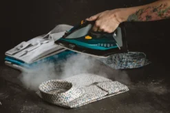 Adler Ad 5032 Bügeleisen Trockenbügeleisen Keramiksohle Schwarz, Blau, Grau 2400 W -Luft Wrame Haus Geschaft faeb0b7c6ace18ba2489c580c4709917